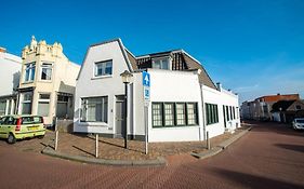 Sandy'S Family Beach House For 2 Adults & 2 Children